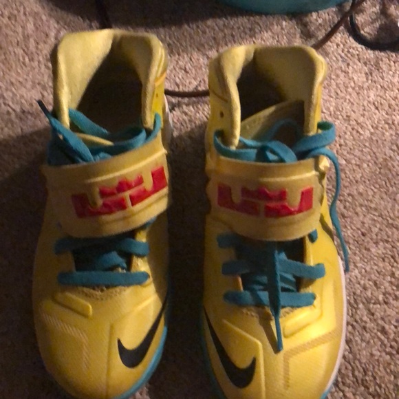 Lebron’s Size 6 - Picture 1 of 6